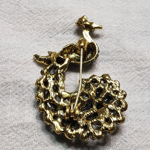 Beautiful Goldtone Peacock with Rhinestones Brooch or Pin - Picture 4 of 5
